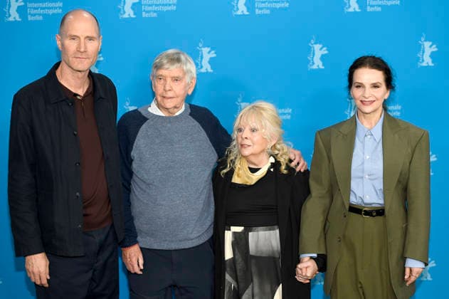 Lance Hammer, Tom Courtenay, Anna Calder-Marshall und Juliette Binoche beim Photocall zum Kinofilm Queen at Sea auf der Berlinale 2026 76. Internationale Filmfestspiele Berlin im Hotel Grand Hyatt. Berlin, 17.02.2026