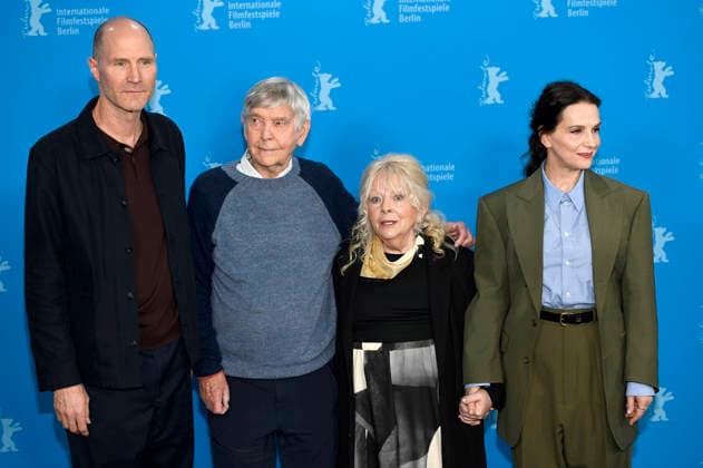 Lance Hammer, Tom Courtenay, Anna Calder-Marshall und Juliette Binoche beim Photocall zum Kinofilm Queen at Sea auf der Berlinale 2026 76. Internationale Filmfestspiele Berlin im Hotel Grand Hyatt. Berlin, 17.02.2026