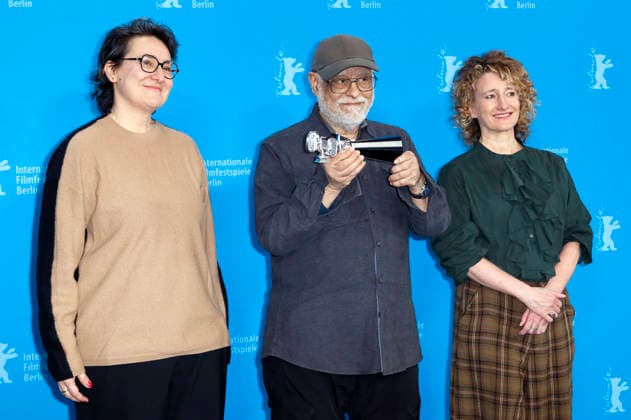 Barbara Wurm, Haile Gerima und Tricia Tuttle beim Berlinale Kamera Photocall auf der Berlinale 2026 76. Internationale Filmfestspiele Berlin im Hotel Grand Hyatt. Berlin, 17.02.2026