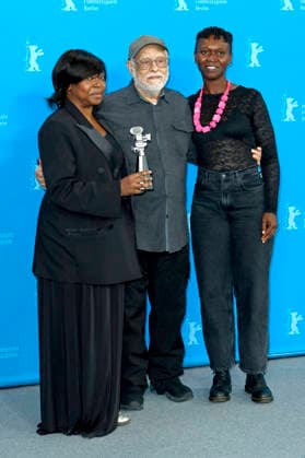 Jacqueline Lyanga, Haile Gerima und Jacqueline Nsiah beim Berlinale Kamera Photocall auf der Berlinale 2026 76. Internationale Filmfestspiele Berlin im Hotel Grand Hyatt. Berlin, 17.02.2026