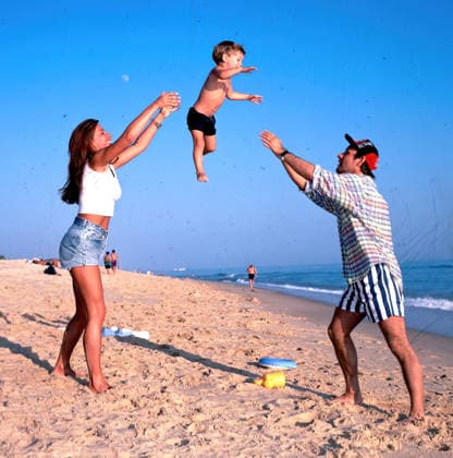ARCHIV: Reinhold Beckmann Moderator Reinhold Beckmann mit seiner Ehefrau Kerstin und Sohn Vincent im Urlaub in Portugal , 1996 ARCHIVAUFNAHME, Datum geschätzt 20260128JWM0124 *** ARCHIVE Reinhold Beckmann Presenter Reinhold Beckmann with his wife Kerstin and son Vincent on vacation in Portugal , 1996 ARCHIVE PICTURE, date estimated 20260128JWM0124