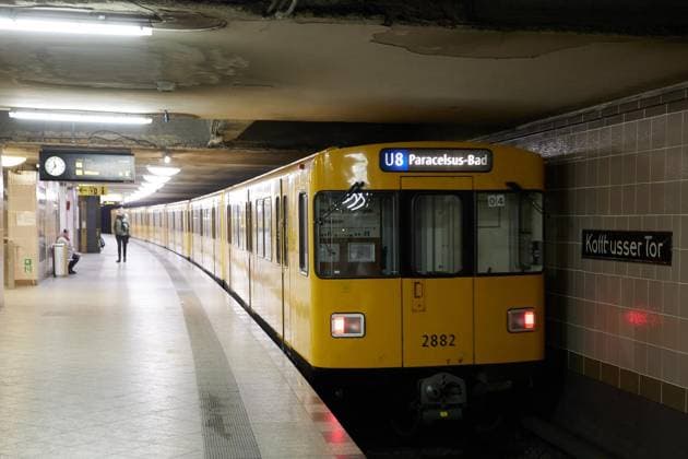U-Bahnlinie U8 in Berlin ** NUR FÜR REDAKTIONELLE ZWECKE ** EDITORIAL USE ONLY **<p>Eine U-Bahn U8 fährt ab am Bahnhof Kottbusser Tor. Deutschland Berlin Berlin Copyright: JörgxCarstensen *** U8 subway line in Berlin FOR EDITORIAL PURPOSES ONLY EDITORIAL USE ONLY p A U8 subway train departs from Kottbusser Tor station Germany Berlin Berlin Copyright JörgxCarstensen Copyright: JörgxCarstensen doc84m7m3l05aw1g0v9i9mp ,EDITORIAL USE ONLY