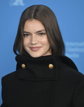76th Berlin International Film Festival BERLIN, GERMANY - FEBRUARY 17: British actress Florence Hunt poses for a photo to the press during the photocall of the Queen at Sea at the 76th Berlin International Film Festival (Berlinale) in Berlin, Germany, on February 17, 2026. Halil Sagirkaya Anadolu Berlin Germany. Editorial use only. Please get in touch for any other usage.  Copyright: x2026xAnadoluxHalilxSagirkayax