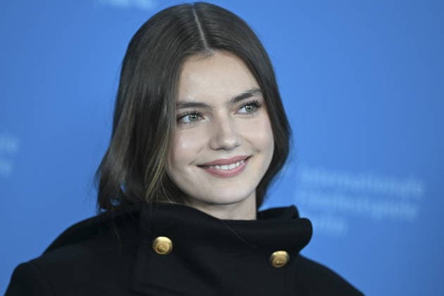 76th Berlin International Film Festival BERLIN, GERMANY - FEBRUARY 17: British actress Florence Hunt poses for a photo to the press during the photocall of the Queen at Sea at the 76th Berlin International Film Festival (Berlinale) in Berlin, Germany, on February 17, 2026. Halil Sagirkaya Anadolu Berlin Germany. Editorial use only. Please get in touch for any other usage.  Copyright: x2026xAnadoluxHalilxSagirkayax