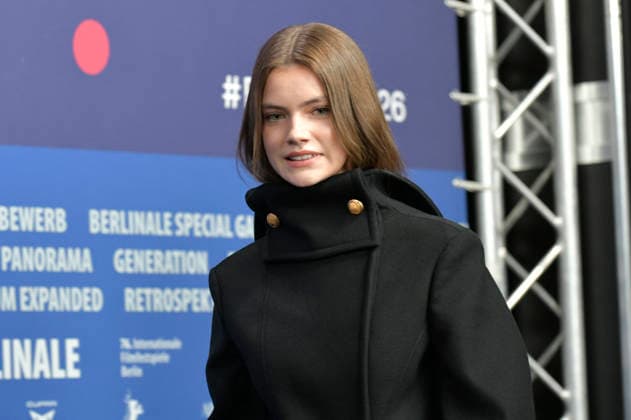 Florence Hunt bei der Pressekonferenz zum Kinofilm Queen at Sea auf der Berlinale 2026 76. Internationale Filmfestspiele Berlin im Hotel Grand Hyatt. Berlin, 17.02.2026