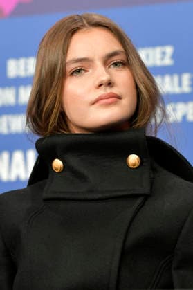Florence Hunt bei der Pressekonferenz zum Kinofilm Queen at Sea auf der Berlinale 2026 76. Internationale Filmfestspiele Berlin im Hotel Grand Hyatt. Berlin, 17.02.2026