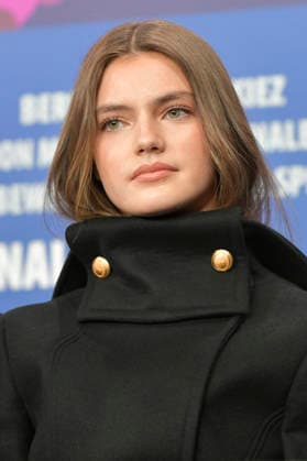 Florence Hunt bei der Pressekonferenz zum Kinofilm Queen at Sea auf der Berlinale 2026 76. Internationale Filmfestspiele Berlin im Hotel Grand Hyatt. Berlin, 17.02.2026