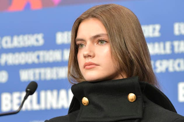 Florence Hunt bei der Pressekonferenz zum Kinofilm Queen at Sea auf der Berlinale 2026 76. Internationale Filmfestspiele Berlin im Hotel Grand Hyatt. Berlin, 17.02.2026