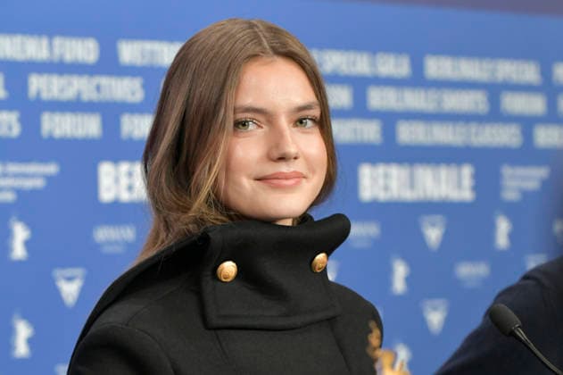 Florence Hunt bei der Pressekonferenz zum Kinofilm Queen at Sea auf der Berlinale 2026 76. Internationale Filmfestspiele Berlin im Hotel Grand Hyatt. Berlin, 17.02.2026