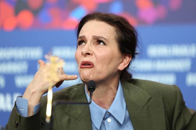 February 17, 2026, Berlin, Brandenburg, Germany: The 76 Berlinale Film Festival is taking place in Berlin from February 12 to 22, 2026. Queen at sea film press conference. Juliette Binoche answering journalists question Berlin Germany  - ZUMAt227 20260217_zip_t227_002 Copyright: xMarinaxTakimotox