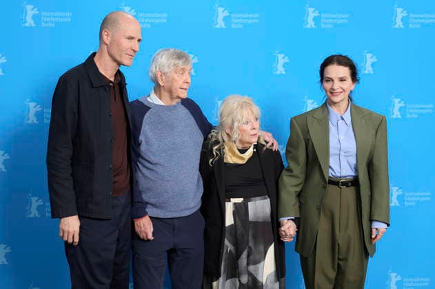 Lance Hammer, Tom Courtenay, Anna Calder-Marshall und Juliette Binoche beim Photocall zum Kinofilm Queen at Sea auf der Berlinale 2026 76. Internationale Filmfestspiele Berlin im Hotel Grand Hyatt. Berlin, 17.02.2026