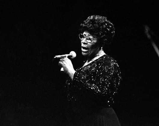 RECORD DATE NOT STATED Ella Fitzgerald performing at the Westbury Music Fair 1975 EDITORIAL USE ONLY  Copyright: xBarryxKramerx