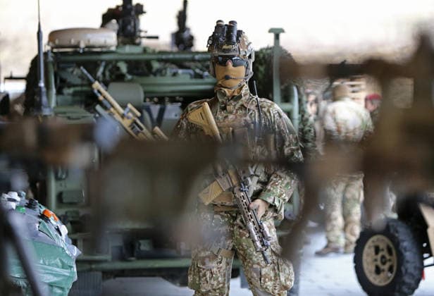 Kommandosoldat des Kommando Spezialkräfte (KSK) beim Besuch des Bundesverteidigungsministers Boris Pistorius beim Kommando Spezialkräfte (KSK) in Calw am 17. Februar 2026 Kommandosoldat des Kommando Spezialkräfte (KSK) beim Besuch des Bundesverteidigungsministers Boris Pistorius beim Kommando Spezialkräfte (KSK) in Calw am 17. Februar 2026. Calw Baden-Württemberg Deutschland *** Commando soldier of the Special Forces Command KSK during the visit of the Federal Minister of Defense Boris Pistorius to the Special Forces Command KSK in Calw on February 17, 2026 Commando soldier of the Special Forces Command KSK during the visit of the Federal Minister of Defense Boris Pistorius to the Special Forces Command KSK in Calw on February 17, 2026