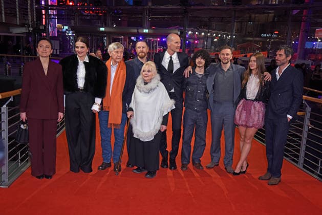 Steven Cree, Adolpho Veloso, Lance Hammer, Florence Hunt, Anna Calder-Marshall, Tom Courtenay, Juliette Binoche, Tristan Goligher bei der Premiere QUEEN AT SEA im Rahmen 76. BERLINALE (International Berlin Film Festival) im Berlinale Palast am Potsdamer Platz in Berlin am 17.02.2026