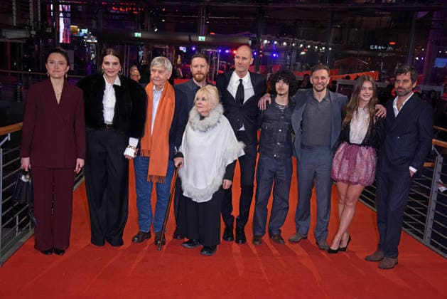 Steven Cree, Adolpho Veloso, Lance Hammer, Florence Hunt, Anna Calder-Marshall, Tom Courtenay, Juliette Binoche, Tristan Goligher bei der Premiere QUEEN AT SEA im Rahmen 76. BERLINALE (International Berlin Film Festival) im Berlinale Palast am Potsdamer Platz in Berlin am 17.02.2026