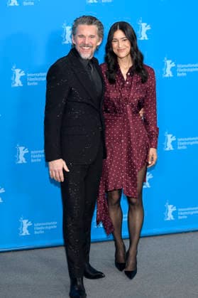 Ethan Hawke und Julia Jones beim Photocall zum Kinofilm The Weight auf der Berlinale 2026 76. Internationale Filmfestspiele Berlin im Hotel Grand Hyatt. Berlin, 17.02.2026