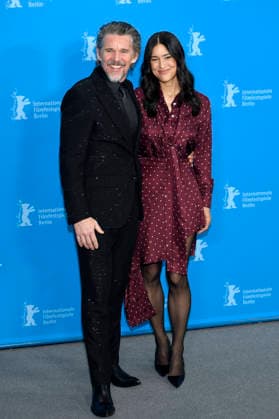 Ethan Hawke und Julia Jones beim Photocall zum Kinofilm The Weight auf der Berlinale 2026 76. Internationale Filmfestspiele Berlin im Hotel Grand Hyatt. Berlin, 17.02.2026
