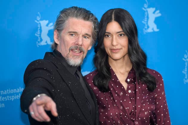 Ethan Hawke und Julia Jones beim Photocall zum Kinofilm The Weight auf der Berlinale 2026 76. Internationale Filmfestspiele Berlin im Hotel Grand Hyatt. Berlin, 17.02.2026