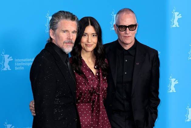 Ethan Hawke, Julia Jones und Padraic McKinley beim The Weight Photocall im Rahmen der 76.Internationale Filmfestspiele Berlin Berlinale am 17.02.2026 in Berlin Berlinale 2026- The Weight Photocall mit Ethan Hawke