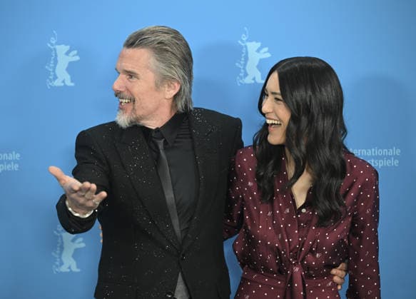 76th Berlin International Film Festival BERLIN, GERMANY - FEBRUARY 17: Actor Ethan Hawke and actress Julia Jones of the film The Weight , pose for photographers during the 76th Berlin International Film Festival (Berlinale) in Berlin, Germany, on February 17, 2026. Halil Sagirkaya Anadolu Berlin Germany. Editorial use only. Please get in touch for any other usage.  Copyright: x2026xAnadoluxHalilxSagirkayax