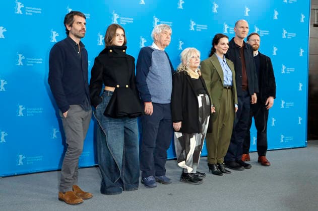 Adolpho Veloso, Florence Hunt, Tom Courtenay, Anna Calder-Marshall, Juliette Binoche, Lance Hammer und Tristan Goligher beim Photocall zum Kinofilm Queen at Sea auf der Berlinale 2026 76. Internationale Filmfestspiele Berlin im Hotel Grand Hyatt. Berlin, 17.02.2026