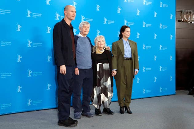 Lance Hammer, Tom Courtenay, Anna Calder-Marshall, und Juliette Binoche beim Photocall zum Kinofilm Queen at Sea auf der Berlinale 2026 76. Internationale Filmfestspiele Berlin im Hotel Grand Hyatt. Berlin, 17.02.2026