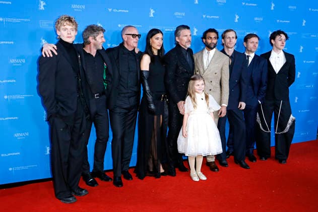 Lucas Lynggaard Tonnesen, Sam Hazeldine, Padraic McKinley, Julia Jones, Ethan Hawke, Avy Berry, Avi Nash, Austin Amelio, Alec Newman und Cameron Brady bei der Premiere des Kinofilms The Weight The Weight - Goldrausch auf der Berlinale 2026 76. Internationale Filmfestspiele Berlin im Zoo Palast. Berlin, 17.02.2026