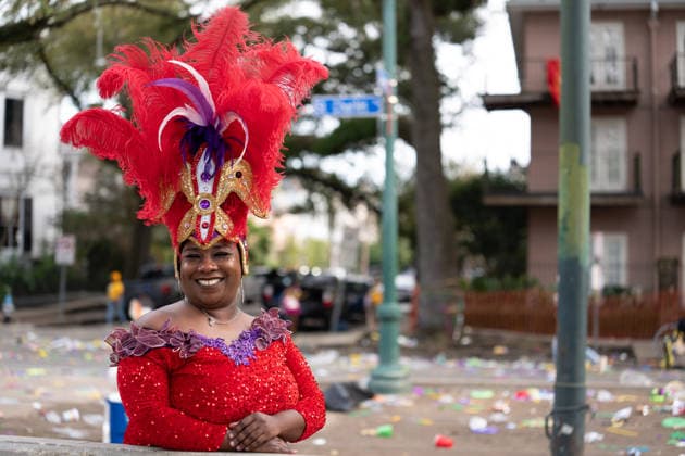 Mardi Gras celebrations in New Orleans - 17 Feb 2026 A woman poses for a photograph along St. Charles Avenue during Mardi Gras celebrations New Orleans United States Copyright: xJenxGolbeckx xSOPAxImagesx _1JG0891