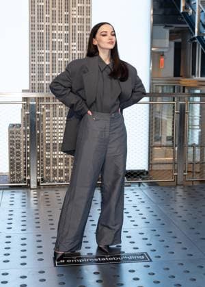 February 17, 2026, Bronx, New York, USA: Dove Cameron wearing dress by Calvin Klein visits Empire State Building in New York, NY on February 17, 2026 to celebrate premiere of Prime Video 56 Days Bronx USA - ZUMAr339 20260217_znp_r339_009 Copyright: xLevxRadinx