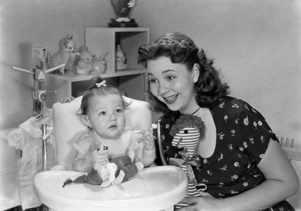 RECORD DATE NOT STATED Jane Withers and her daughter, Wendy Leigh Moss circa 1948 EDITORIAL USE ONLY  Copyright: xSidxAveryx