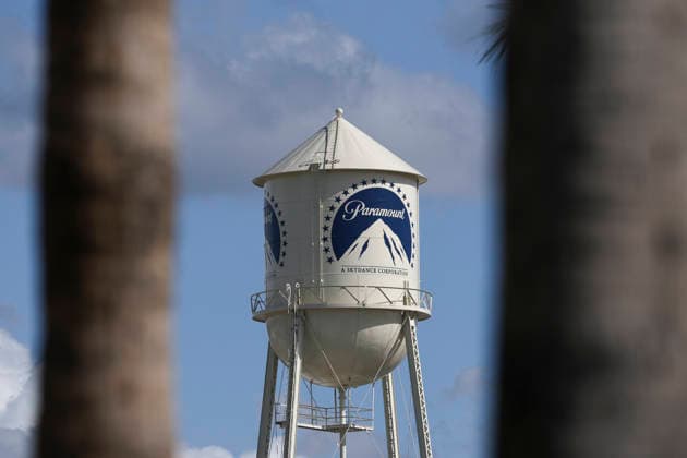 Paramount Pictures In Los Angeles The Paramount Pictures logo is displayed on the water tower in Los Angeles, California, on February 17, 2026. Paramount Skydance attempts a hostile takeover bid of Warner Bros. Los Angeles California United States  Copyright: xMichaelxYanowx originalFilename: yanow-controlo260217_np4li.jpg