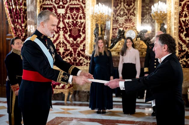 The King receives the Letters of Credence of the new ambassadors King Felipe VI receives the Letter of Credence of the new ambassador of the Hellenic Republic, Apostolos Baltas, at the Royal Palace in Madrid, on February 18, 2026, in Madrid Spain The King receives today the Letters of Credence of the new ambassadors of Haiti, Japan, Malaysia, Greece, Uruguay, Bulgaria and the United States 18 FEBRUARY 2026 A Pé Madrid Madrid Madrid Spain  Copyright: xA.xPÃ rezxMecax 7302471