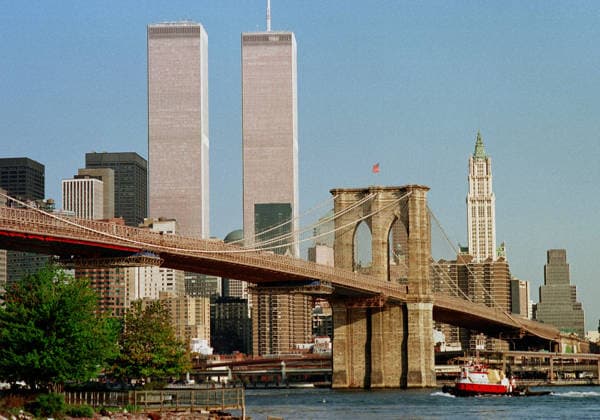New York USA : Brooklyn Bridge vor der Kulisse von Manhattan mit dem World Trade Center , Mai 1999 New York USA : Brooklyn Bridge in front of the skyline of Manhattan with the World Trade Center in the background , May 1999 *** New York USA Brooklyn Bridge in front of the skyline of Manhattan with the World Trade Center in the background , May 1999 New York USA Brooklyn Bridge in front of the skyline of Manhattan with the World Trade Center in the background , May 1999
