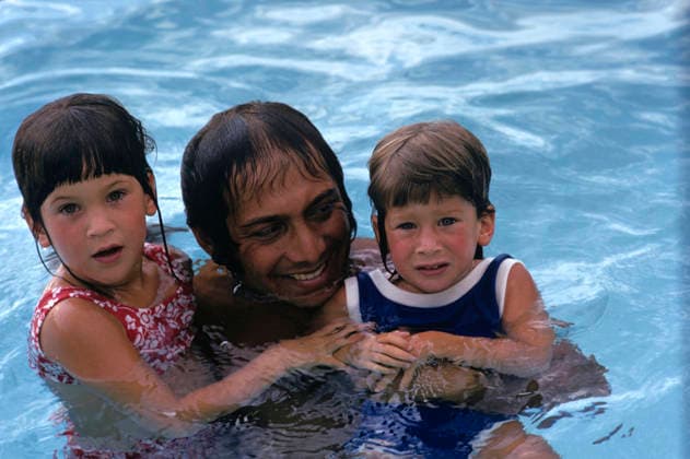 RECORD DATE NOT STATED Paul Anka and his two daughters 1973 EDITORIAL USE ONLY  Copyright: xGuntherx