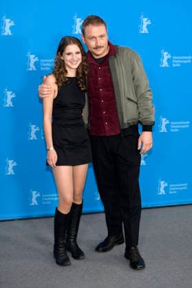 Frida Hornemann und Max Riemelt beim Photocall zum Kinofilm Etwas ganz Besonderes Home Stories auf der Berlinale 2026 76. Internationale Filmfestspiele Berlin im Hotel Grand Hyatt. Berlin, 18.02.2026