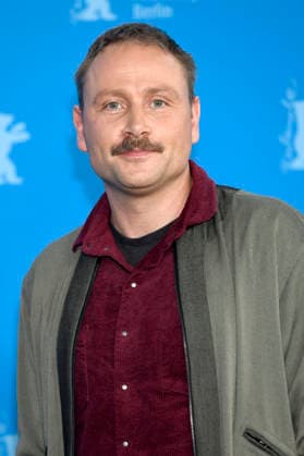 Max Riemelt beim Photocall zum Kinofilm Etwas ganz Besonderes Home Stories auf der Berlinale 2026 76. Internationale Filmfestspiele Berlin im Hotel Grand Hyatt. Berlin, 18.02.2026