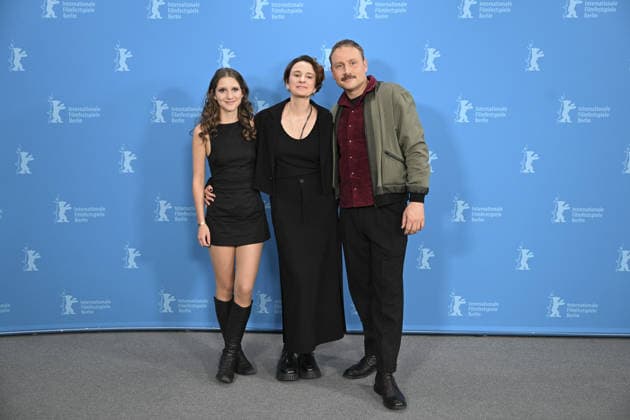 76th Berlin International Film Festival BERLIN, GERMANY - FEBRUARY 18: Frida Hornemann, (L), Max Riemelt (R) and Eva Trobischbasin (C) of Etwas ganz Besonderes (Home Stories) pose for photographers during the 76th Berlinale in Berlin, Germany, on February 18, 2026. Halil Sagirkaya Anadolu Berlin Germany. Editorial use only. Please get in touch for any other usage.  Copyright: x2026xAnadoluxHalilxSagirkayax