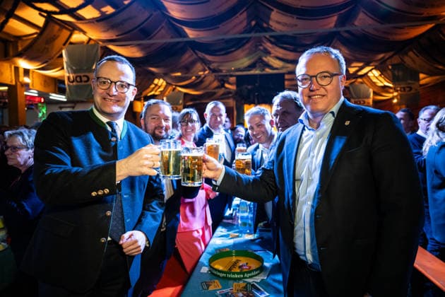 POLITISCHER ASCHERMITTWOCH DER CDU THÜRINGEN 18 02 2026 - Apolda: Der Thüringer Ministerpräsident Mario Voigt (CDU) und der Fraktionsvorsitzende der CDU CSU-Bundestagsfraktion, Jens Spahn. Die Thüringer CDU veranstaltete am 18. Februar 2026 ihren 33. Politischen Aschermittwoch in der Vereinsbrauereihalle in Apolda. _________________ *** POLITICAL ASHER WEDNESDAY OF THE CDU THURINGIA 18 02 2026 Apolda The Thuringian Minister President Mario Voigt CDU and the Chairman of the CDU CSU parliamentary group in the Bundestag, Jens Spahn The Thuringian CDU held its 33rd Political Ash Wednesday in the Vereinsbrauereihalle in Apolda on 18 February 2026