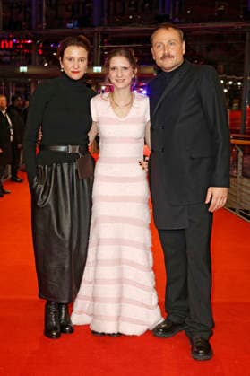 Eva Trobisch, Frida Hornemann und Max Riemelt bei der Premiere des Kinofilms Etwas ganz Besonders Home Stories auf der Berlinale 2026 76. Internationale Filmfestspiele Berlin im Berlinale Palast. Berlin, 18.02.2026