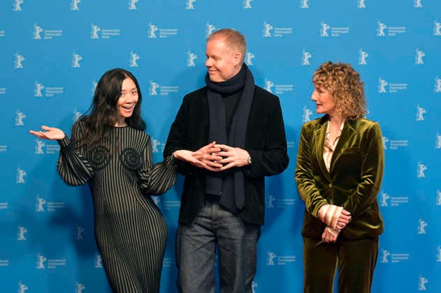 Chloe Zhao, Max Richter und Tricia Tuttle bei der Verleihung der Berlinale Kamera an Max Richter auf der Berlinale 2026 76. Internationale Filmfestspiele Berlin im Haus der Berliner Festspiele. Berlin, 18.02.2026