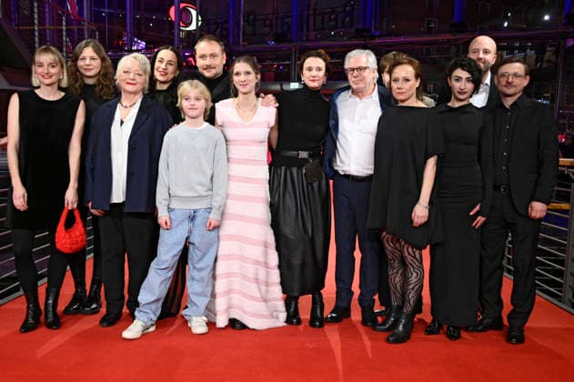 Rahel Ohm, Gina Henkel, Yvon Moltzen, Frida Hornemann, Max Riemelt, Eva Trobisch, Gast, Eva Löbau, Florian Lukas und Team bei der Premiere des Kinofilms Etwas ganz Besonders Home Stories auf der Berlinale 2026 76. Internationale Filmfestspiele Berlin im Berlinale Palast. Berlin, 18.02.2026