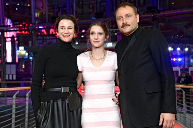 Eva Trobisch, Frida Hornemann und Max Riemelt bei der Premiere des Kinofilms Etwas ganz Besonders Home Stories auf der Berlinale 2026 76. Internationale Filmfestspiele Berlin im Berlinale Palast. Berlin, 18.02.2026