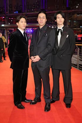Miyu Irino, Yoshitoshi Shinomiya und Riku Hagiwara bei der Premiere des Animationsfilms A New Dawn Hana rokushÃ ga akeru hi ni auf der Berlinale 2026 76. Internationale Filmfestspiele Berlin im Berlinale Palast. Berlin, 18.02.2026