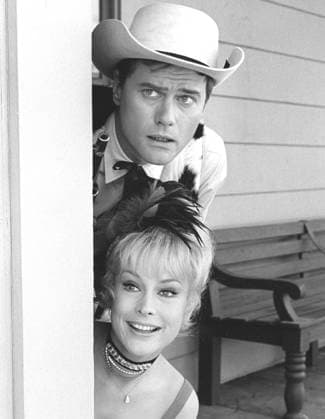RECORD DATE NOT STATED I Dream of Jeannie Larry Hagman, Barbara Eden circa 1967 EDITORIAL USE ONLY  Copyright: x