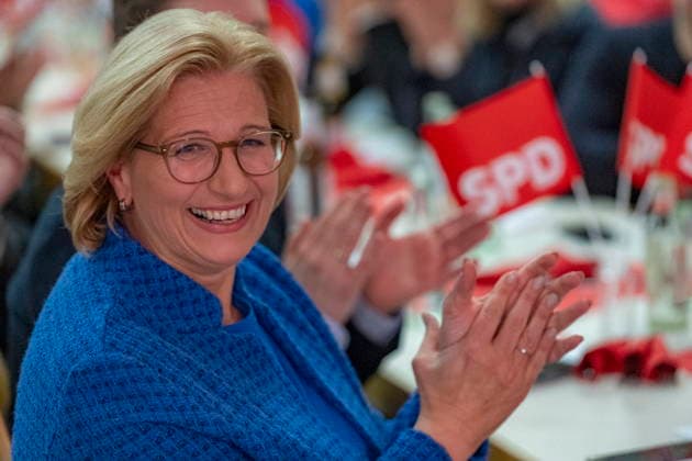 In der Niedtalhalle in Rehlingen-Siersburg trifft sich die Saarländische SPD zum Politischen Aschermittwoch am Mittwoch (18.2.2026). Die Saarländische Ministerpräsidentin Anke Rehlinger und die SPD Bundesvorsitzende Bärbel Bas sind die Hauptrednerinnen. *** The Saarland SPD will meet in the Niedtalhalle in Rehlingen Siersburg for the Political Ash Wednesday on Wednesday 18 2 2026 Saarland Minister President Anke Rehlinger and SPD Federal Chair Bärbel Bas will be the keynote speakers bub