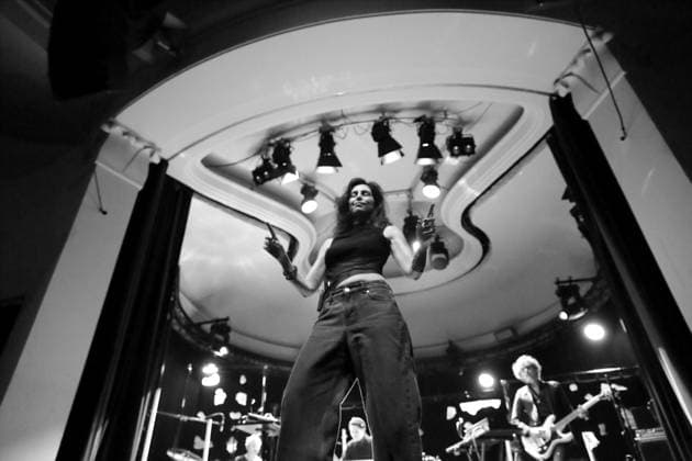 Yasmine Hamdan bei einem Konzert im Metropol in Berlin, 18. Februar 2026. (Foto schwarzweiß konvertiert) Yasmine Hamdan Konzert Berlin