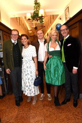 Franz Georg Birgit Strauss Max Dietl Sohn Inge Max Dietl Modehaus Muenchen 18.02.2026 Zum Franziskaner Aschermittwoch Fischessen Foto Muenchen