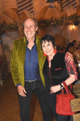 Manfred Hielscher Juwelier Uschi Ackermann Kaefer Witwe Muenchen 18.02.2026 Zum Franziskaner Aschermittwoch Fischessen Foto Muenchen