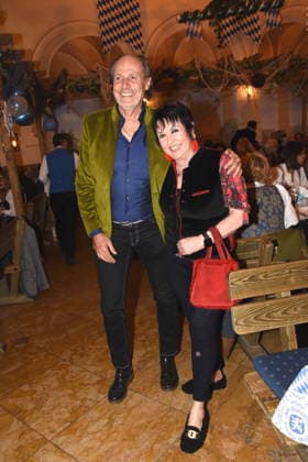 Manfred Hielscher Juwelier Uschi Ackermann Kaefer Witwe Muenchen 18.02.2026 Zum Franziskaner Aschermittwoch Fischessen Foto Muenchen