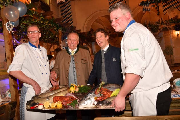 Edi Reinhold mit Sohn Matthias Aschermittwoch Fischessen Zur Franziskaner München ( 18. Februar 2026